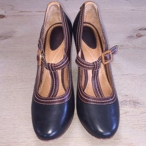 Fossil Leather two toned mary jane heels